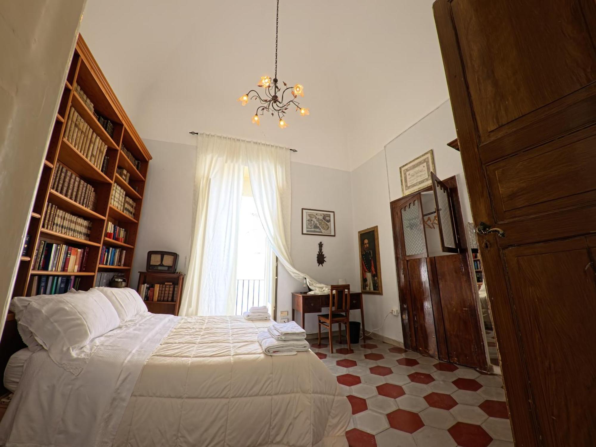 Palazzo Framarino Dei Malatesta - Noble Floor - XIV Century Giovinazzo Exterior photo