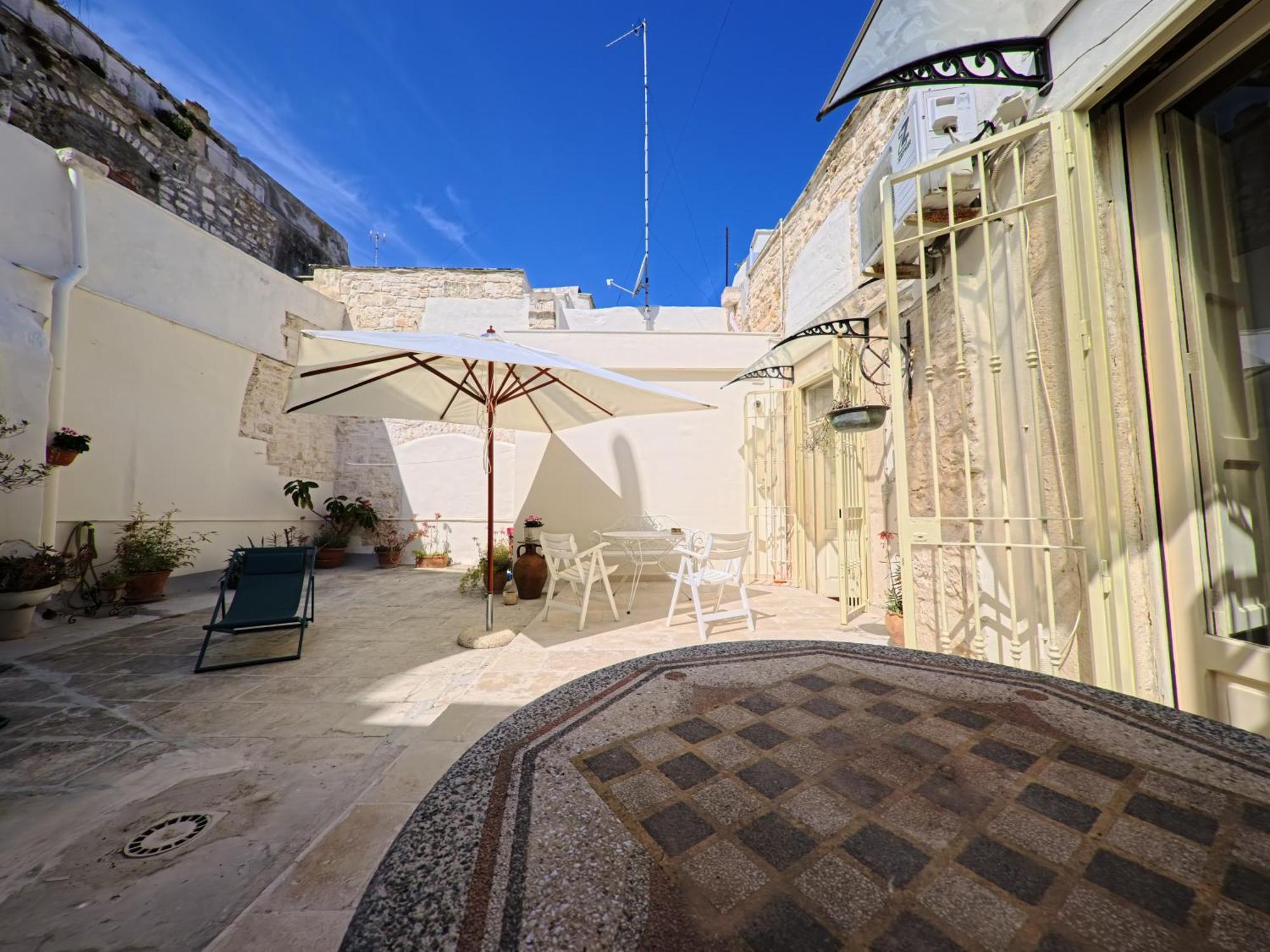 Palazzo Framarino Dei Malatesta - Noble Floor - XIV Century Giovinazzo Exterior photo