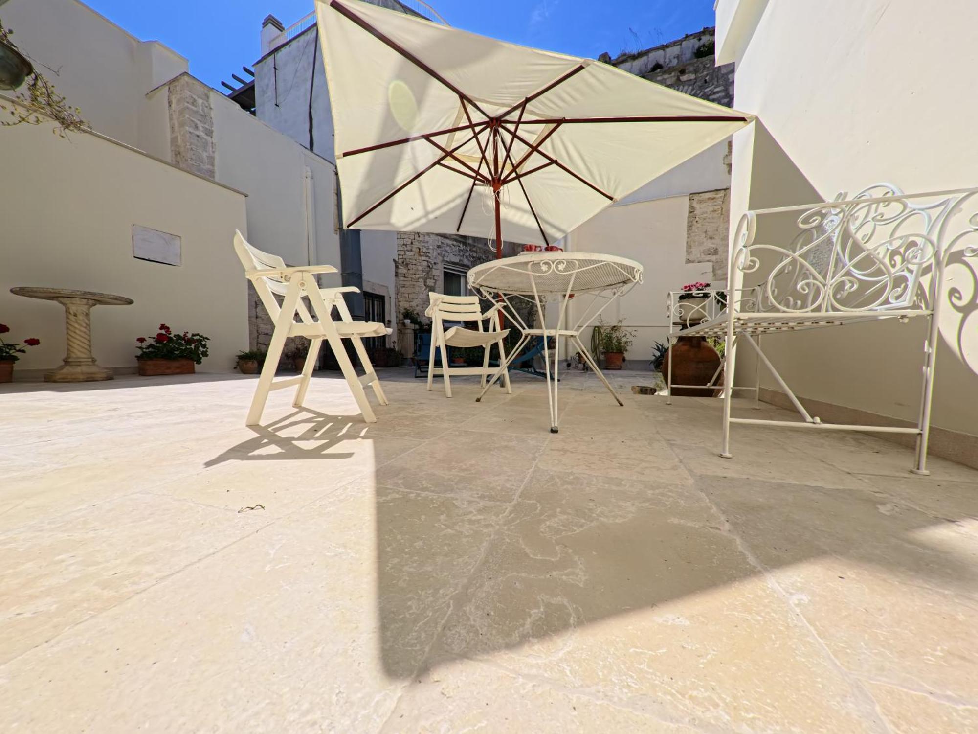 Palazzo Framarino Dei Malatesta - Noble Floor - XIV Century Giovinazzo Exterior photo