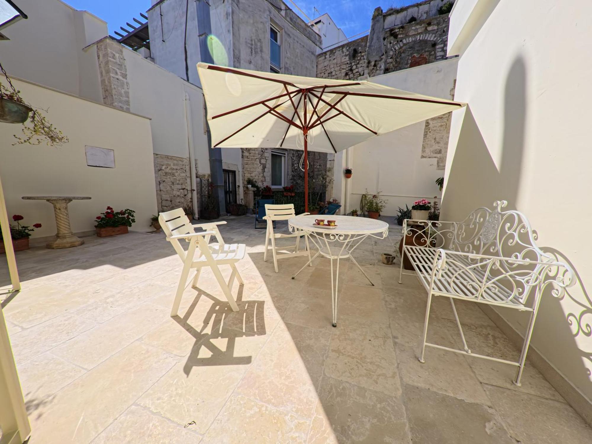 Palazzo Framarino Dei Malatesta - Noble Floor - XIV Century Giovinazzo Exterior photo