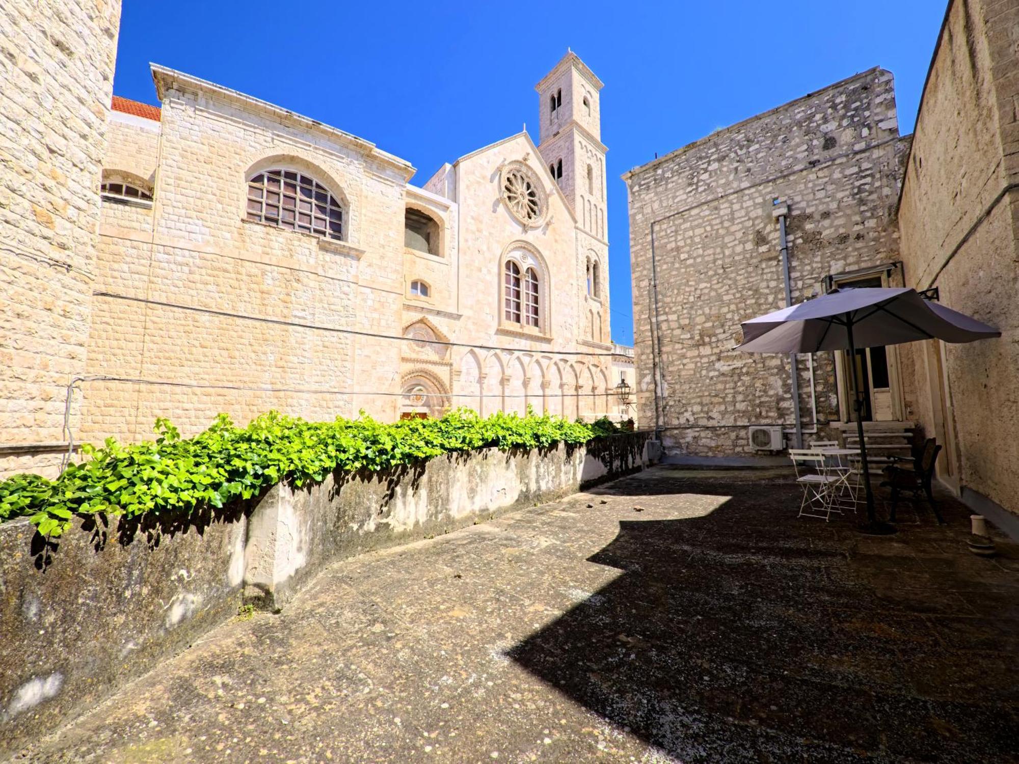 Palazzo Framarino Dei Malatesta - Noble Floor - XIV Century Giovinazzo Exterior photo